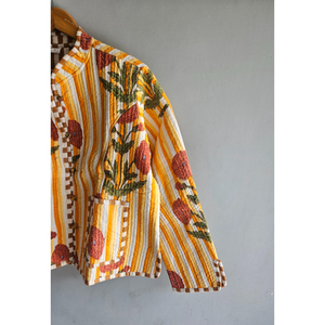 Chaqueta acolchada Kantha de algodón indio para mujer, abrigo acolchado con patchwork floral, con bolsillos, cuello en V, ropa de invierno, regalo para ella - Product Image 5