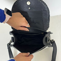 Tas Selempang Kulit Sapi Asli Vintage Baru dengan Hiasan Stud, Gaya Turquoise Concho, Kapasitas Besar untuk Wanita
