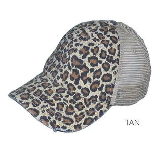 Cappellino da baseball con stampa leopardata e chignon disordinato - Product Image 1