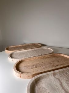 Plateau de présentation en travertin, organisateur de vanité en pierre naturelle pour décoration intérieure haut de gamme et collection de cadeaux - Product Image 1