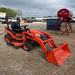 Tractor Kubota con función de cortacésped diseñado para una corte precisa, eficiente y un rendimiento duradero en exteriores. - Product Image 2