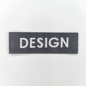 Etiqueta de Cuello para Ropa Hecha a Medida, Logotipo Lateral Tejido, Diseño en Stock, Etiquetas de Tela Personalizadas para Prendas - Product Image 1