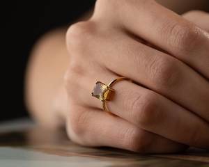 แหวนโรสควอตซ์ เงินแท้ 925 ชุบทอง 14K เวอร์เมล รูปวงรี พลอยโรสควอตซ์ธรรมชาติเปลี่ยนสีได้ เครื่องประดับทำมือ - Product Image 4