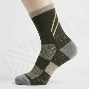 Calcetines Deportivos Verde Oliva con Patrón Geométrico, Transpirables, de Poliéster, Algodón y Elastano, para Senderismo, Actividades al Aire Libre, Otoño, Adultos, Corte Regular - Product Image 3