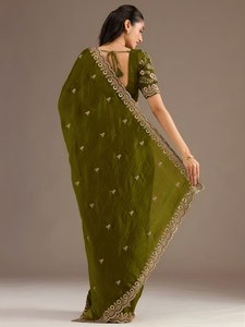 Sari en satin de soie vert brodé avec bordure en sequins et jari dori, élégant pour mariage, fête ou festival - Product Image 3