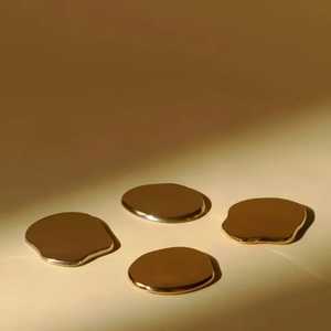 Juego de posavasos metálicos modernos para tazas de café, tazas de té y vasos, con un diseño elegante para proteger los muebles del agua. - Product Image 2