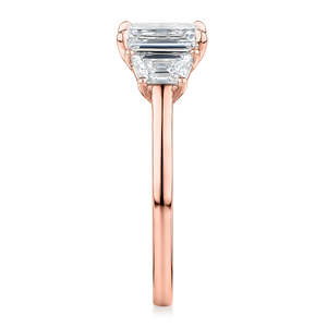 Anillo de compromiso de oro amarillo de 14K con tres diamantes de laboratorio de corte esmeralda, anillo de promesa nupcial, certificado IGI, para aniversario - Product Image 2