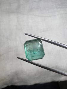 Centre de table en cristal taillé émeraude traditionnel de 6,30 carats, provenant de l'extraction de pierres fines, pour manchettes haut de gamme - Product Image 2