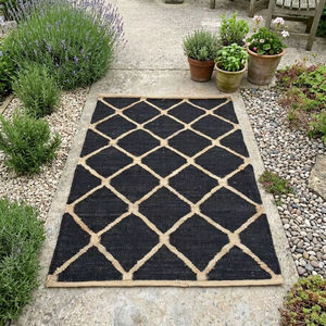 Alfombra de Cáñamo Hecha a Mano con Patrón Geométrico Negro de Lujo - Estilo Moderno, Ecológica y Lavable - Product Image 2