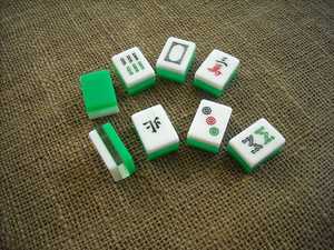 Fichas de Mahjong Pintadas a Mano, Ecológicas, con Patrón Circular, Decoración Artesanal Coleccionable, Estatua de Resina Verde y Amarilla, Personalizada - Product Image 5