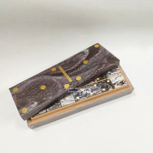 Caja de Almacenamiento de Dominó de Resina de Lujo con Detalles en Dorado, Juego de Dominó con Efecto Mármol Hecho a Mano con Base de Madera para Decoración del Hogar - Product Image 3