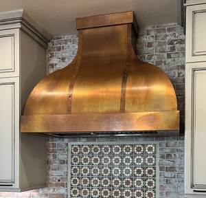 Campana extractora decorativa de cobre elegante con chimenea de escape y acabado de cobre auténtico hecho a mano para un estilo de alta gama - Product Image 3