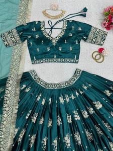 Ensemble Lehenga Choli brodé vert avec dupatta en organza à imprimé floral, tenue ethnique pour mariage et fête pour femmes - Product Image 4