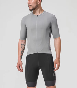 Maillots de cyclisme personnalisés de haute qualité, anti-bactériens, pour femmes, manches courtes, légers, conception d'équipe OEM, option grande taille, devant - Product Image 2