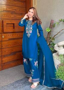 ชุดปาลาซโซ่สีไวน์และคุร์ตาผ้าเครปฝรั่งเศสปักลายด้วยเลื่อม - Product Image 2