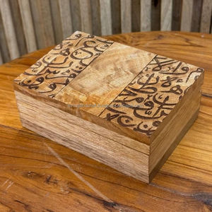 Boîte de rangement en bois gravée pour Bakhoor |   Conteneur à oud en calligraphie arabe avec couvercle à charnière pour décoration de table - Product Image 5