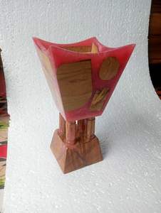 Brûleur d'encens en résine de bois aromatique indien - Artisanat écologique en bois de manguier fait main, porte-encens d'Inde en vente - Product Image 4