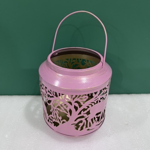 Lanterne décorative en métal rose avec motif de cerfs et d'arbres, forme cylindrique, poignée, porte-bougie à la lumière de la bougie - Product Image 3