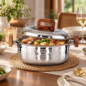Casserole en acier inoxydable martelé avec poignées en bois et bouton de couvercle, design moderne et luxueux, durable, isolée, pour toutes les occasions - Product Image 4