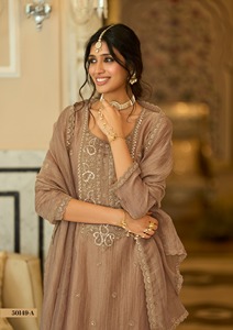 Pantalon Kurti en soie lourde avec broderie avec Dupatta pour fête et festival de l'Inde Export - Product Image 4