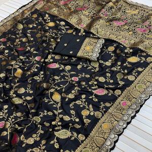 VASTRA COTTAGE Saree de Seda Dola Pura de Alta Calidad con Tejido Meenakari Zari en el Cuerpo y el Pallu, Bordado con Lentejuelas y Blusa en Contraste - Product Image 3