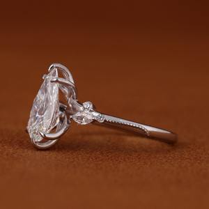 Bague de fiançailles personnalisée en diamant de laboratoire, 2,2 carats, solitaire en forme de poire, or blanc 14 carats, plaqué or rose, certifiée IGI, tendance pour femmes - Product Image 4