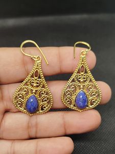 Boucles d'oreilles pendantes en laiton plaqué, faites à la main, de haute qualité, avec pierre précieuse améthyste – Grande Vente - Product Image 4