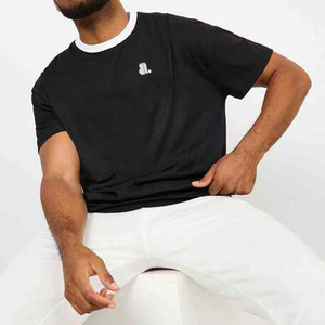 T-shirt à manches courtes pour homme, noir uni, col rond, avec bordure contrastée blanche, style décontracté, tissu jersey - Product Image 1