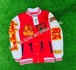 Chaqueta Varsity de Estilo Chino para Hombre, con Estampado Digital, Diseño de Letras Rojas y Amarillas, Cuello Alto de Lana, Botones de Cuerno, Ropa de Invierno - Product Image 4
