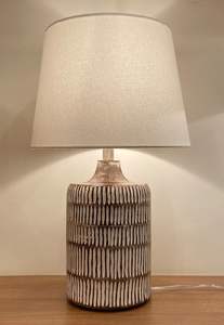 Lámpara de mesa de madera personalizada con color y estilo personalizados de alta calidad para decoración utiliza lámpara de mesa - Product Image 2