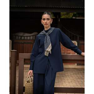 Blusas y Camisas Elegantes para Mujer Amary con Diseño Superpuesto para Mayor Comodidad y Estilo - Product Image 2