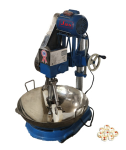 Machine à Kaju Musti avec Kadai en acier inoxydable, utilisée pour faire des barfi ou des katli au kaju - Product Image 3