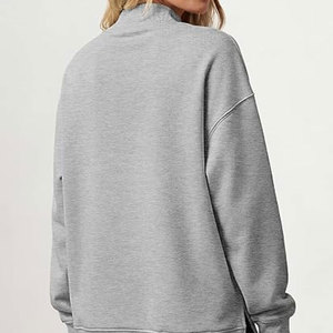 Sudadera Oversize de Cuello Alto para Mujer, Manga Larga, Ajuste Holgado, Casual, Otoño-Invierno, con Abertura Lateral Suave, Estilo Lindo y a la Moda - Product Image 2