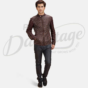 แจ็คเก็ตหนังแท้สีแดงเบอร์กันดีประดับหมุด สไตล์พังก์ร็อก ทรงเข้ารูป สำหรับผู้ชาย งานแฮนด์เมดสุดเท่ เหมาะสำหรับงานปาร์ตี้ - Product Image 4