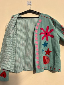 Veste en velours Suzani faite à la main pour femme, style bohème, brodée, manteau d'hiver pour festival, vêtement ethnique affirmé - Product Image 3
