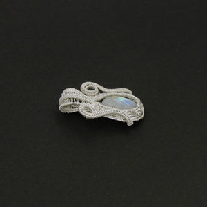 Pendentif ovale en pierre de lune arc-en-ciel naturelle, plaqué argent, fait main, style bohème, bijoux en pierres précieuses, vente en gros - Product Image 3