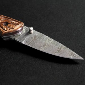 Cuchillo de Bolsillo Plegable de Acero de Damasco Hecho a Mano con Diseño Vikingo, Mango de Madera, Hoja de Punta Caída, para Deportes al Aire Libre, ODM/OEM - Product Image 2