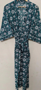 Bata Kimono Artesanal de Algodón Floral Verde Esmeralda, Transpirable y Ecológica, con Estampado Indio a Bloque, Larga - Product Image 2
