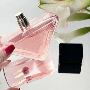 Best-seller - Parfum pour homme en flacon noir - Vaporisateur - Taille standard - Thé - Fruité - Doux - Floral - Fort - Longue tenue - Anti-transpirant - Product Image 1