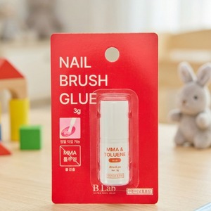 กาวติดเล็บ [K-ESSENTIALS] ชนิดติดทนนาน 3 กรัม แบบแปรงทา ใช้งานง่าย ซ่อมแซมเล็บปลอมได้อย่างรวดเร็ว - Product Image 1