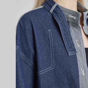 Chaqueta vaquera de invierno extragrande con logo personalizado para mujer, estilo boyfriend, manga larga, ajuste holgado, reversible - Product Image 3
