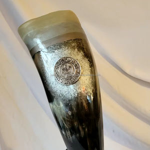 Grand klaxon à boire Viking personnalisé avec support Corne de buffle en agate polie à la main et personnalisée pour les boissons - Product Image 1