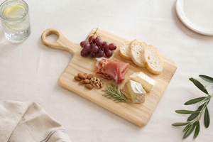 Tabla de servir grande cónica de madera de fresno con asa de lazo, grano natural, HORECA, OEM, grabado personalizado, grado alimenticio, ecológica, Vietnam - Product Image 4