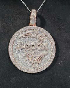 จี้เพชรโมอิสซาไนต์แบบสั่งทำพิเศษ ตัวอักษรชื่อแบบฮิปฮอป ประดับเพชรเต็มตัว  จี้เงินแท้ 925  จี้วงกลมสองสีแบบสั่งทำพิเศษ - Product Image 1