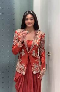 Nuevo Koti Moderno Reversible Informal para Mujer, Súper de Moda, con Dhoti Lehenga - Product Image 3