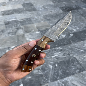 Cuchillo de caza de hoja fija de acero de Damasco hecho a mano Trend Blades con punta de clip, mango de madera y funda de cuero - Tamaños personalizados - Product Image 5