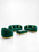 Ensemble de canapés Chesterfield vert émeraude de luxe, design capitonné, finition dorée, mobilier contemporain pour salon, villa, bureau, hall d'entrée