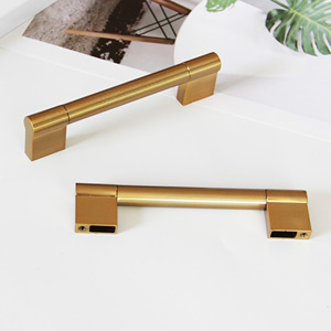 Manufacturer Price Brushed <b>Gold</b> Zinc Alloy Hardware Materials Cabinet Handle Minimalist <b>Pulls</b> for Kitchen Bathroom Furniture - Product Image 2