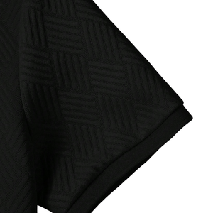 Camisa de punto jacquard texturizado para hombre, manga corta, cuello y puños en contraste, ribete con diseño griego, estilo casual elegante, servicio OEM - Product Image 6