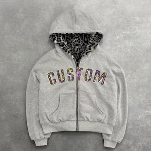 Hoodie personnalisé avec détails en strass, coupe ample et carrée, épaules tombantes, broderie vieillie, effets délavés, MOQ 10, fabricant de hoodies - Product Image 3